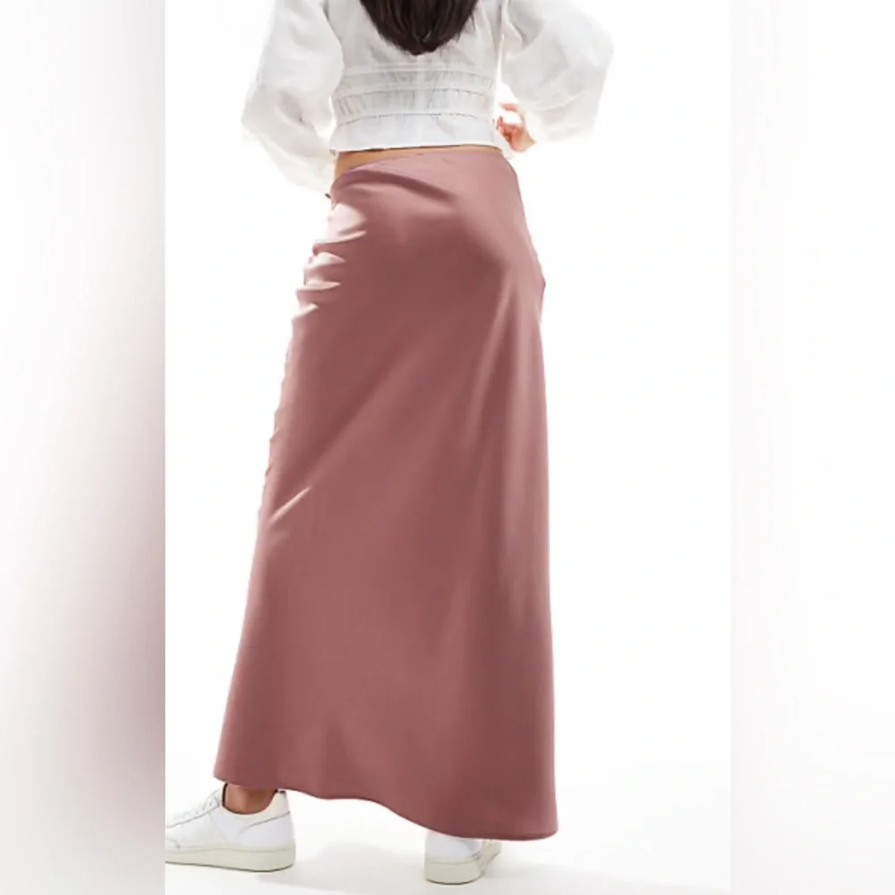 Satin bias skirt - Picture 3 of 6